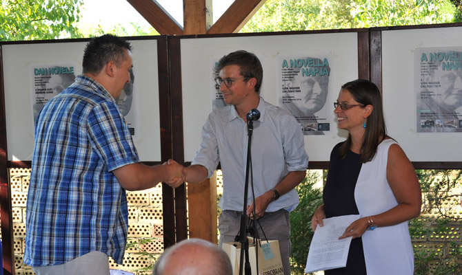 Sándor Zoltán átveszi a díjat